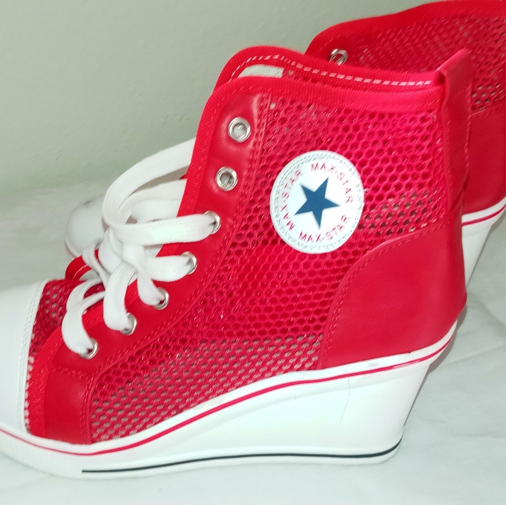 Size 8, Mesh Upper, Lace Up Wedge